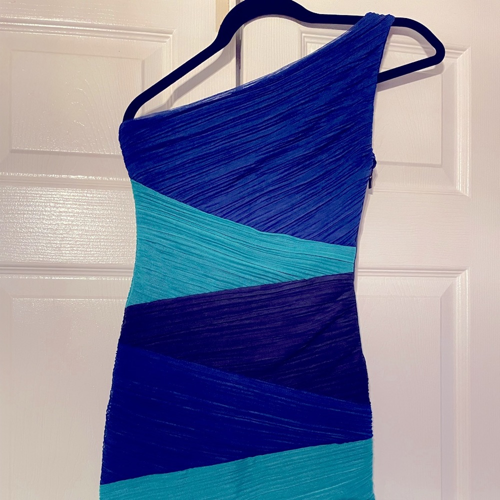 BCBGMAXAZRIA
One Shoulder Ruched Dress, XSP